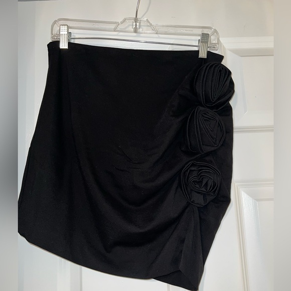 ‘Better Be’ Black floral set large honestly fits like medium/almost small. - Picture 10 of 15